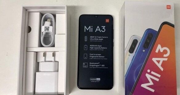 Упаковка и базовая комплектация смартфона Xiaomi Mi A3